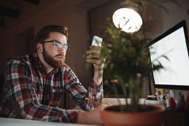 How Much Time Are Your Employees Wasting on Their Phones? - thumbnail