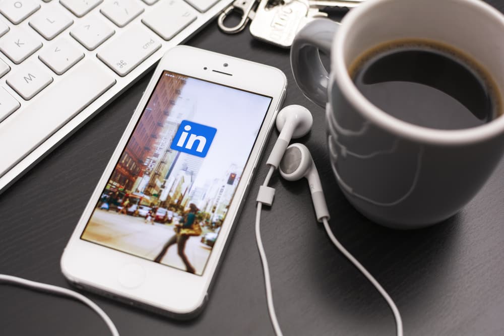 15 LinkedIn Marketing Hacks to Grow Your Business - thumbnail